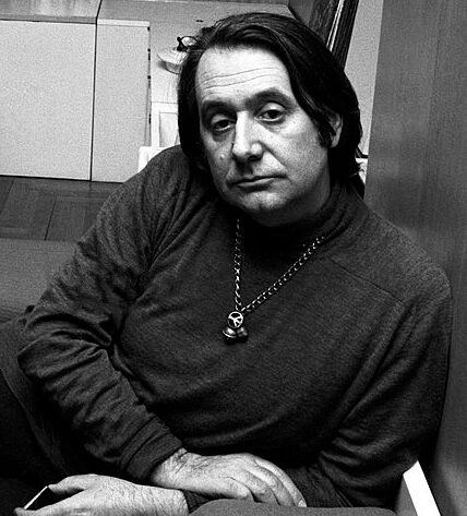 Ettore Sottsass in posa per una foto del 1969