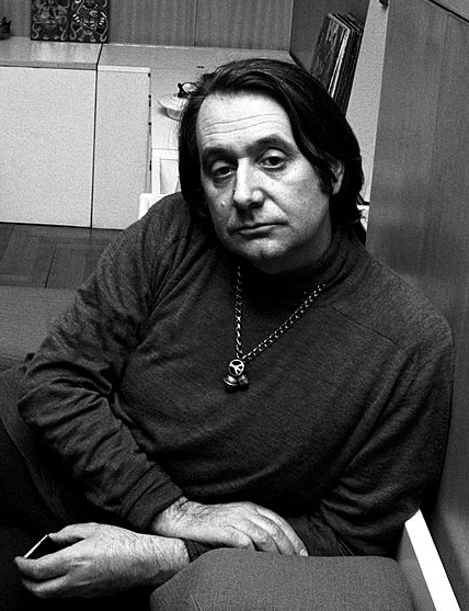 Ettore Sottsass in posa per una foto del 1969